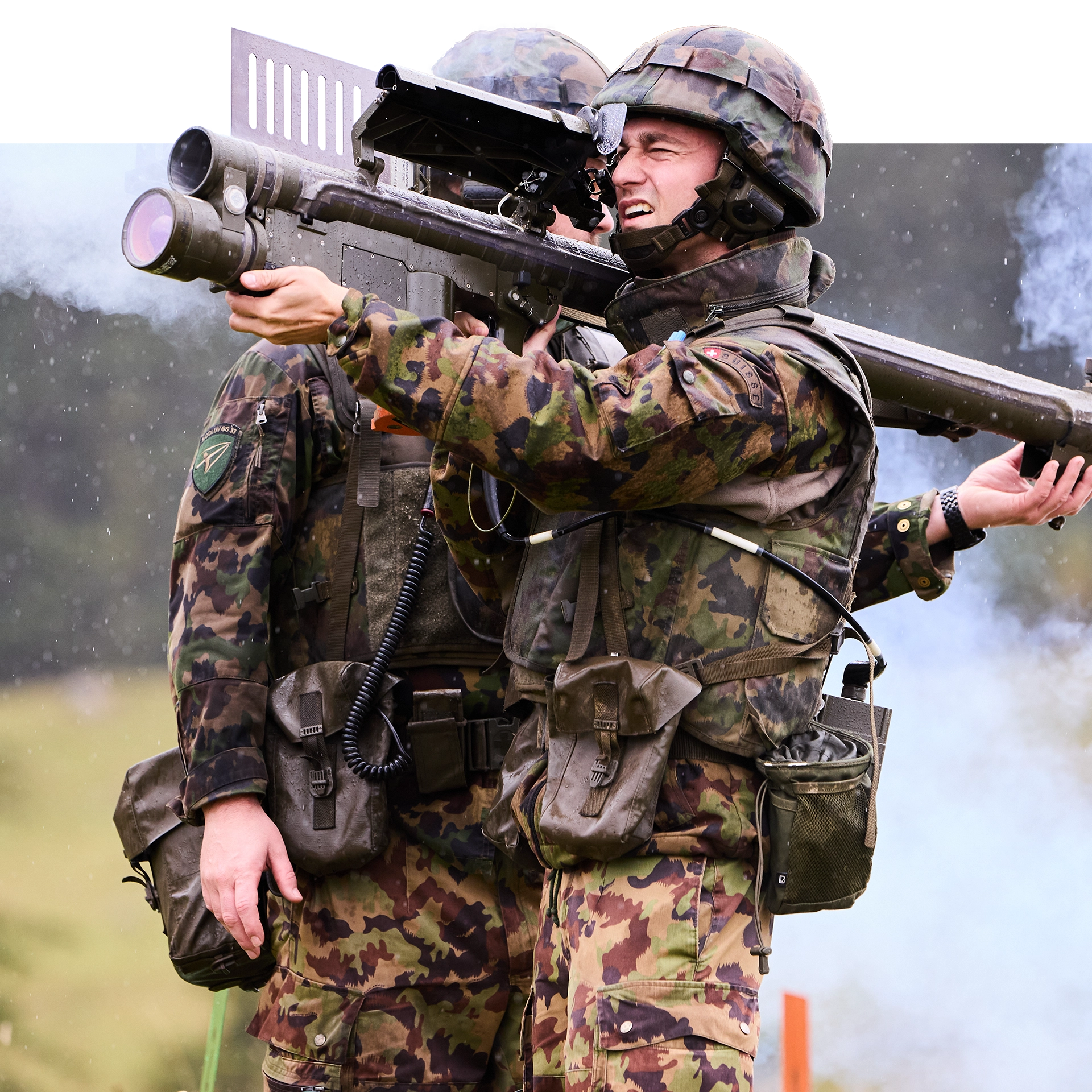 Stingersoldat mit Waffe im Anschlag