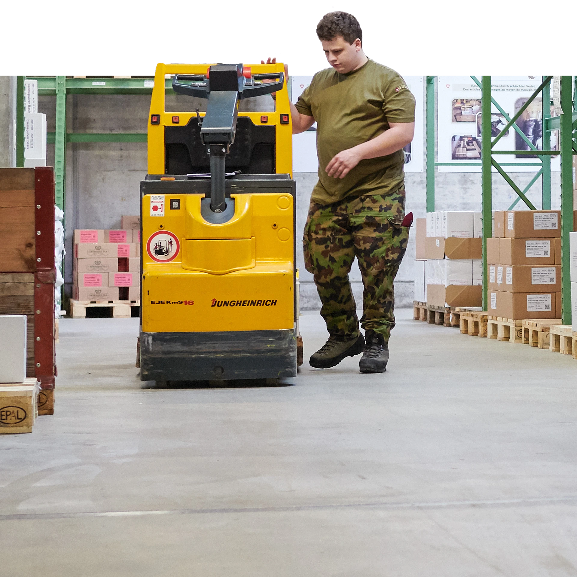Küchenlogistiker im Armeeproviantlager