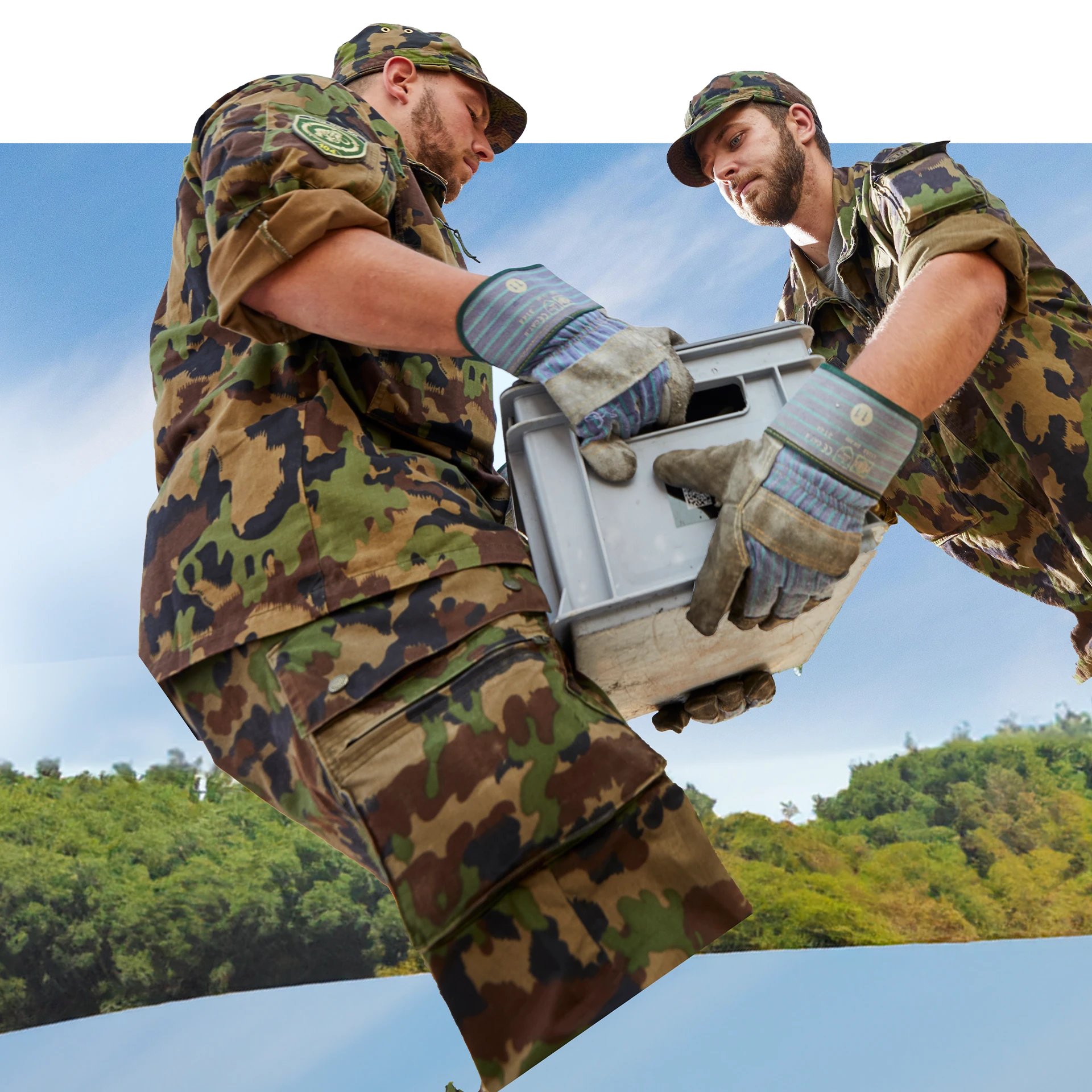 Logistiksoldat beim Rangieren von Munition