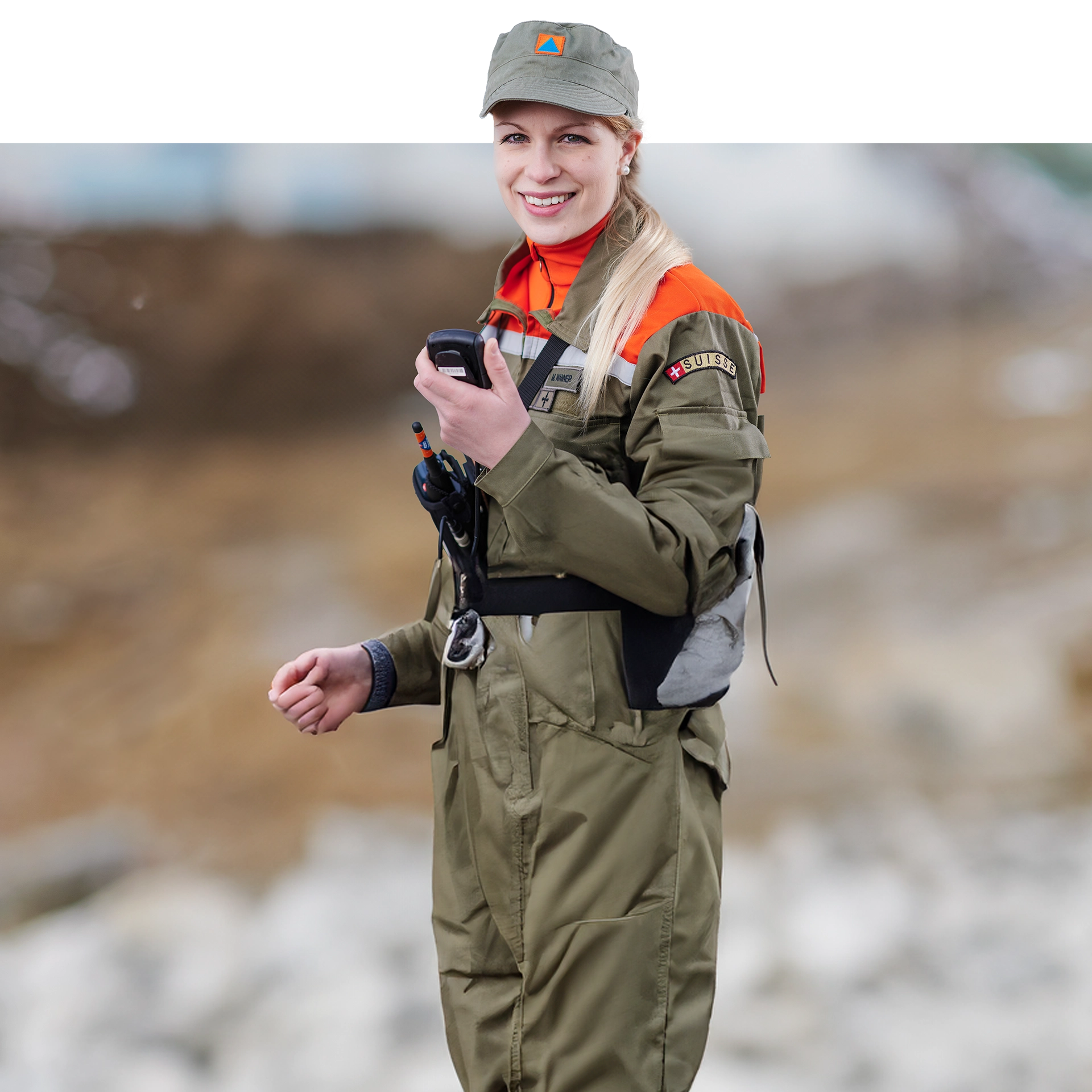 Führungsunterstützer montieren eine Antenne